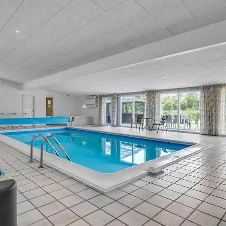 Lovely In With Indoor Swimming Pool 펜션