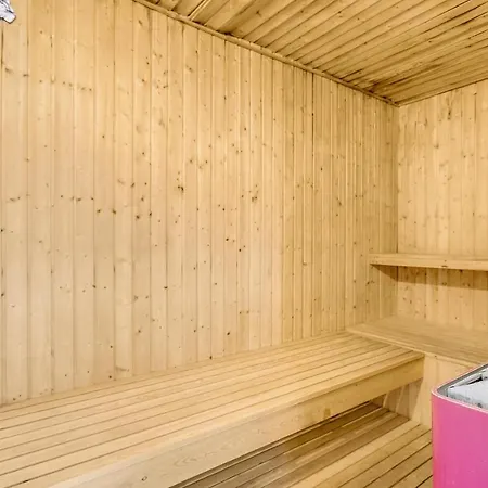 Lovely In With Indoor Swimming Pool 펜션 *